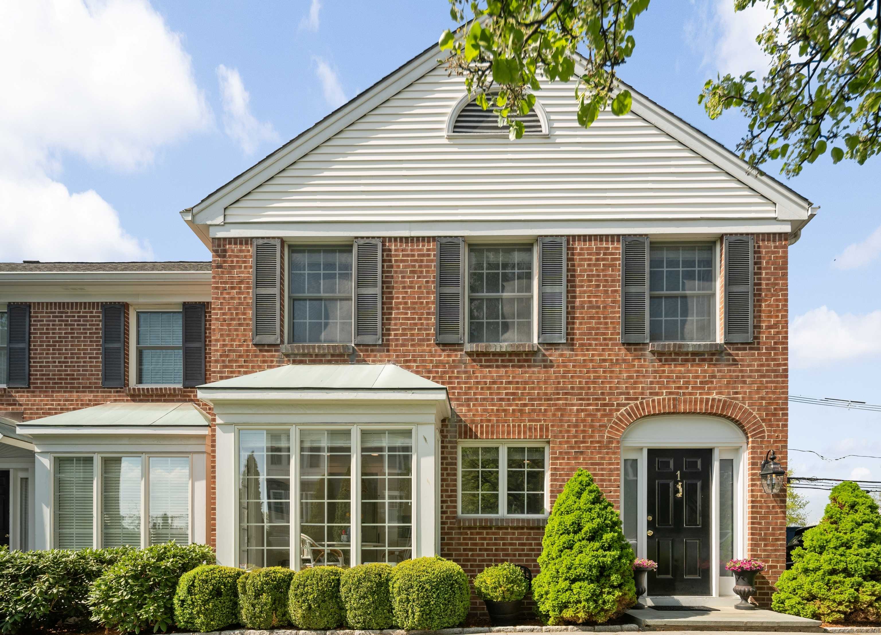 New Canaan, CT 06840,1 Maple Street #1