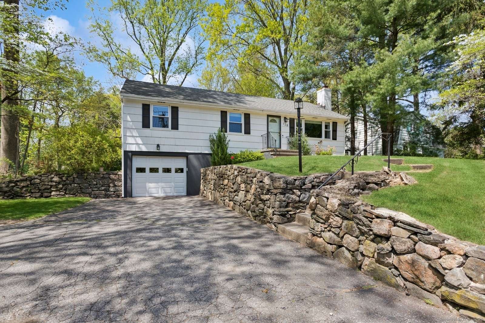 Darien, CT 06820,128 West Avenue