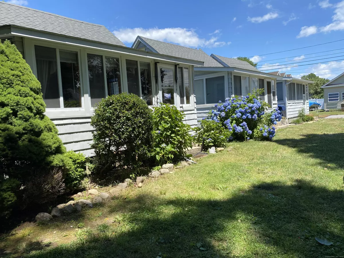 Old Lyme, CT 06371,13 Swan Avenue #1