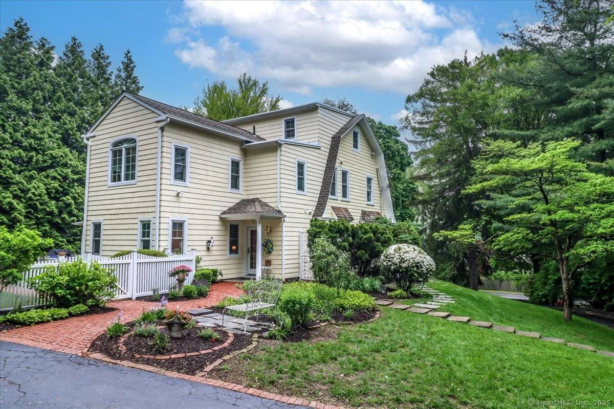 Fairfield, CT 06824,399 North Benson Road
