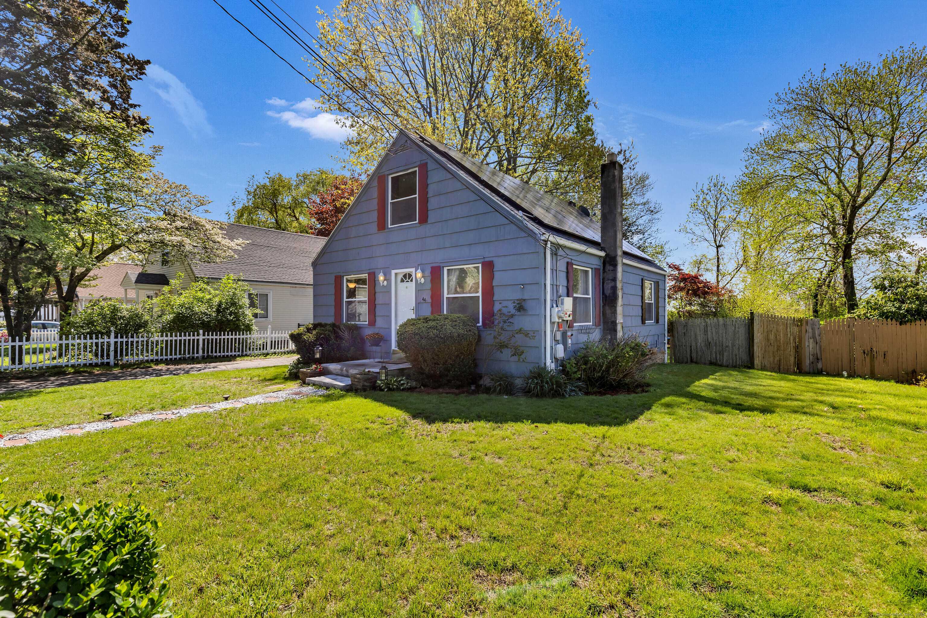 Waterford, CT 06385,44 Monroe Street
