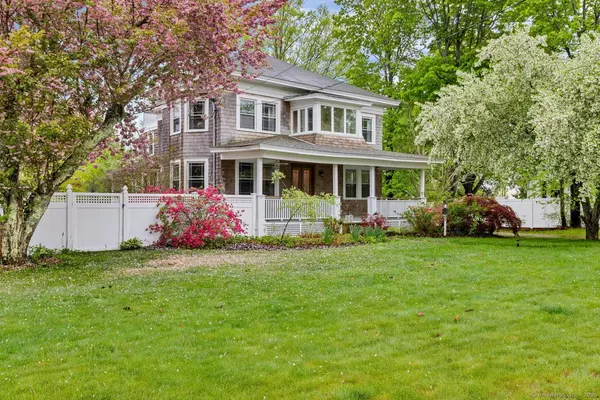 26 College Street, Old Saybrook, CT 06475