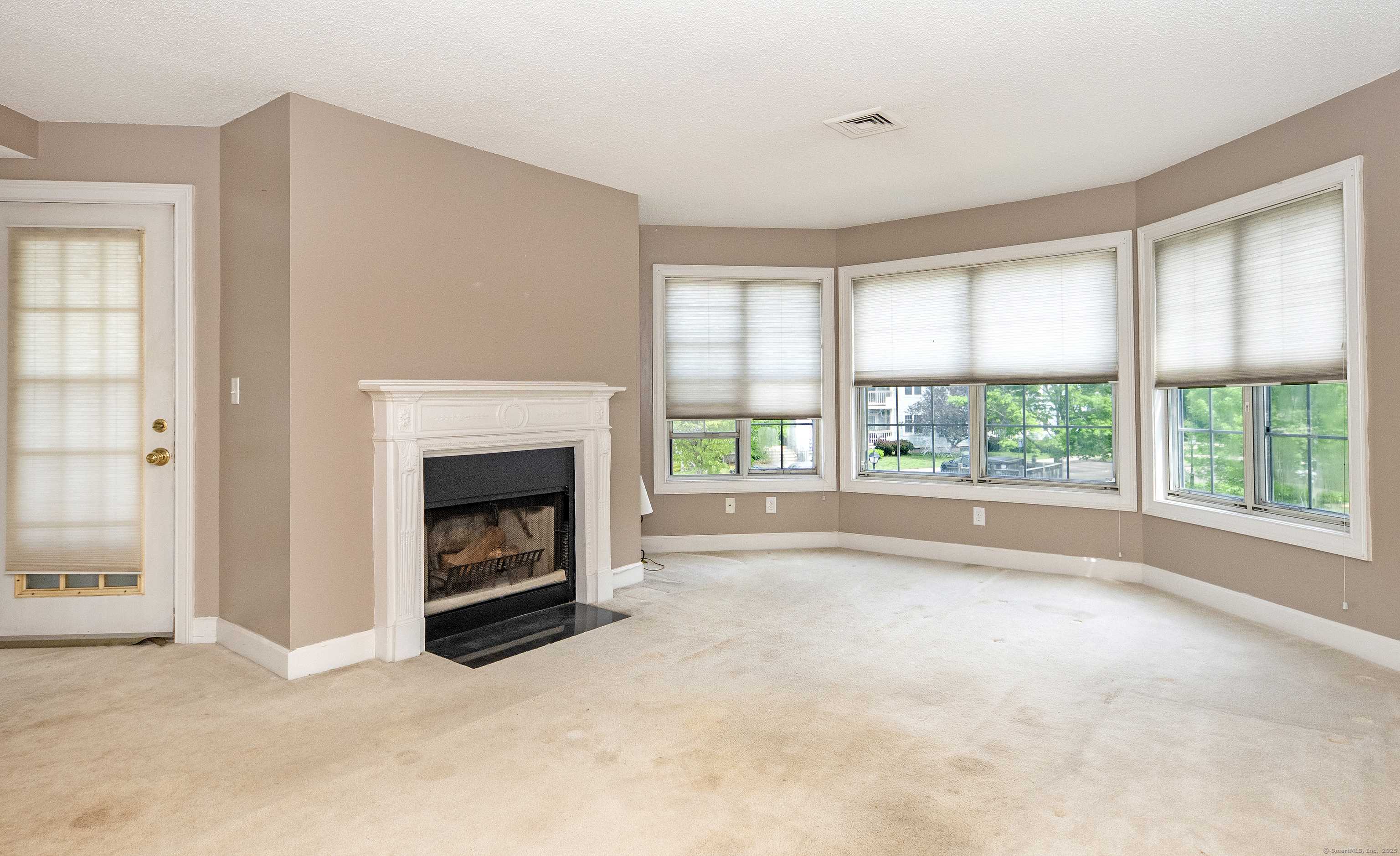 East Haven, CT 06513,75 Redwood Drive #609