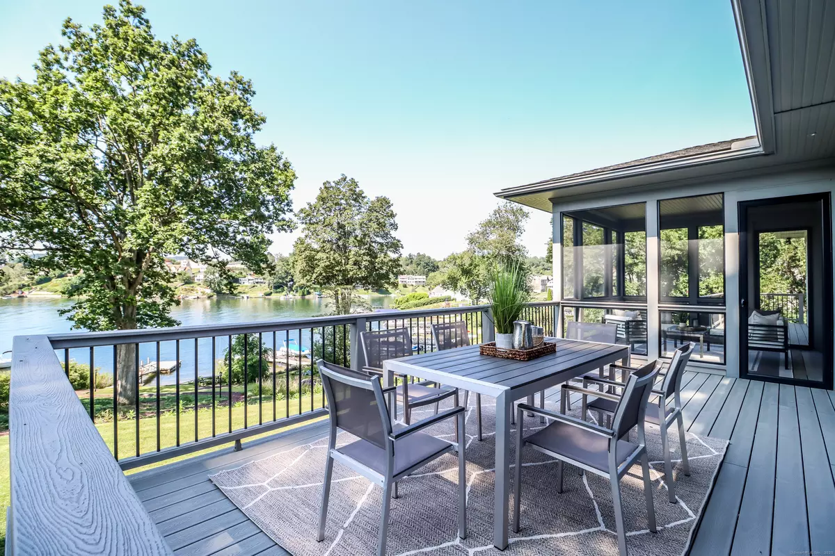 Brookfield, CT 06804,13 Kellogg Street