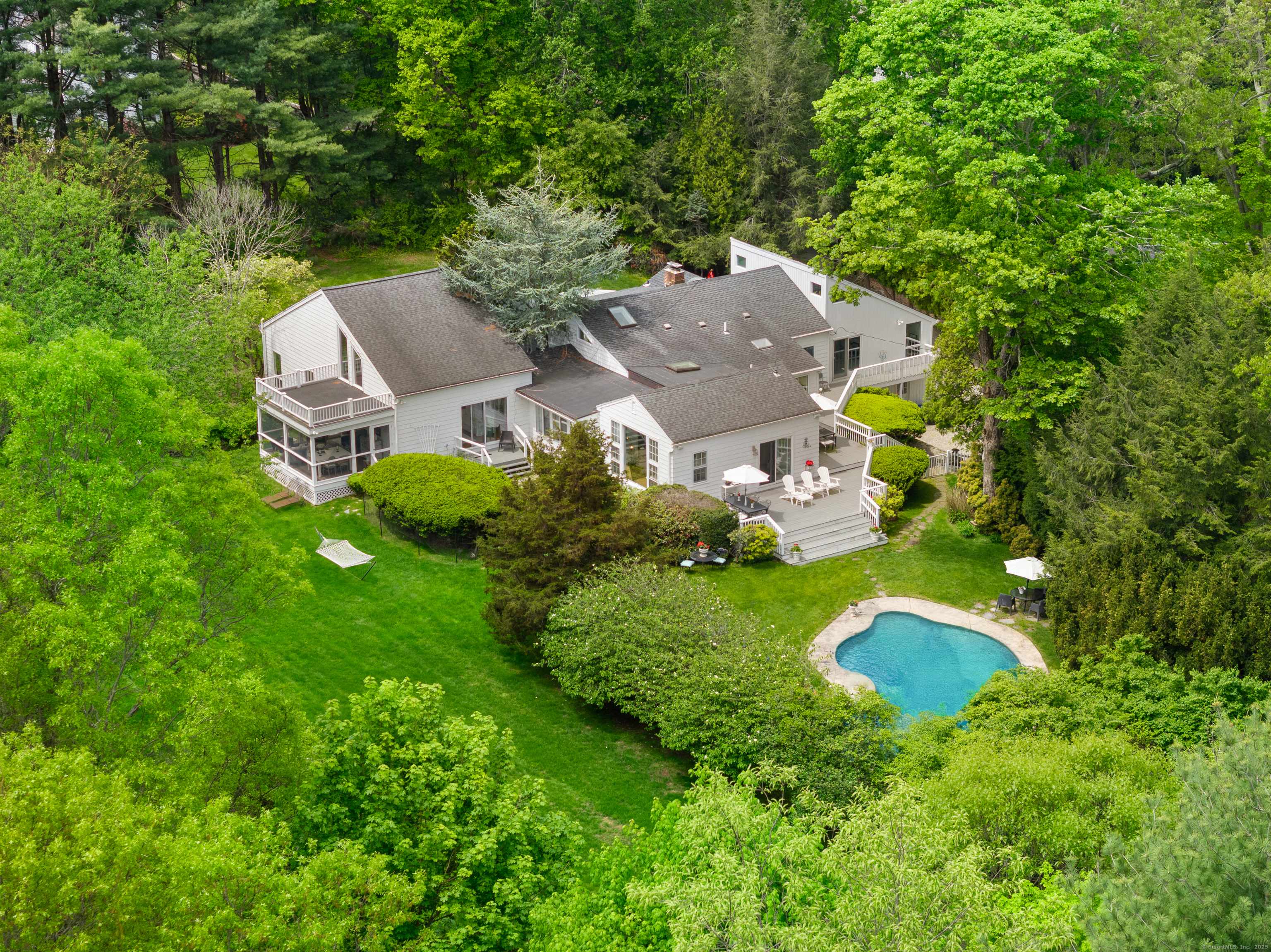 10 Twin Falls Lane, Westport, CT 06880