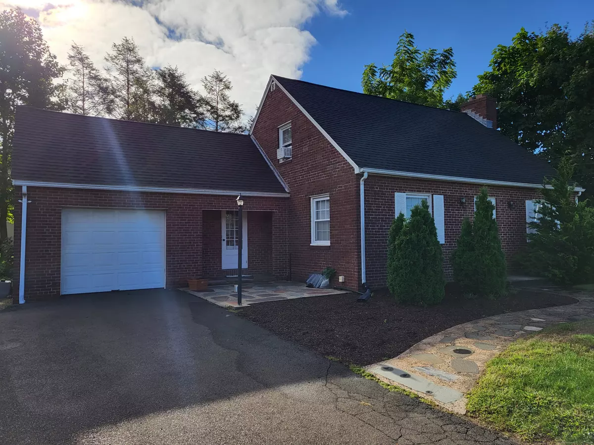North Haven, CT 06473,332 Washington Avenue