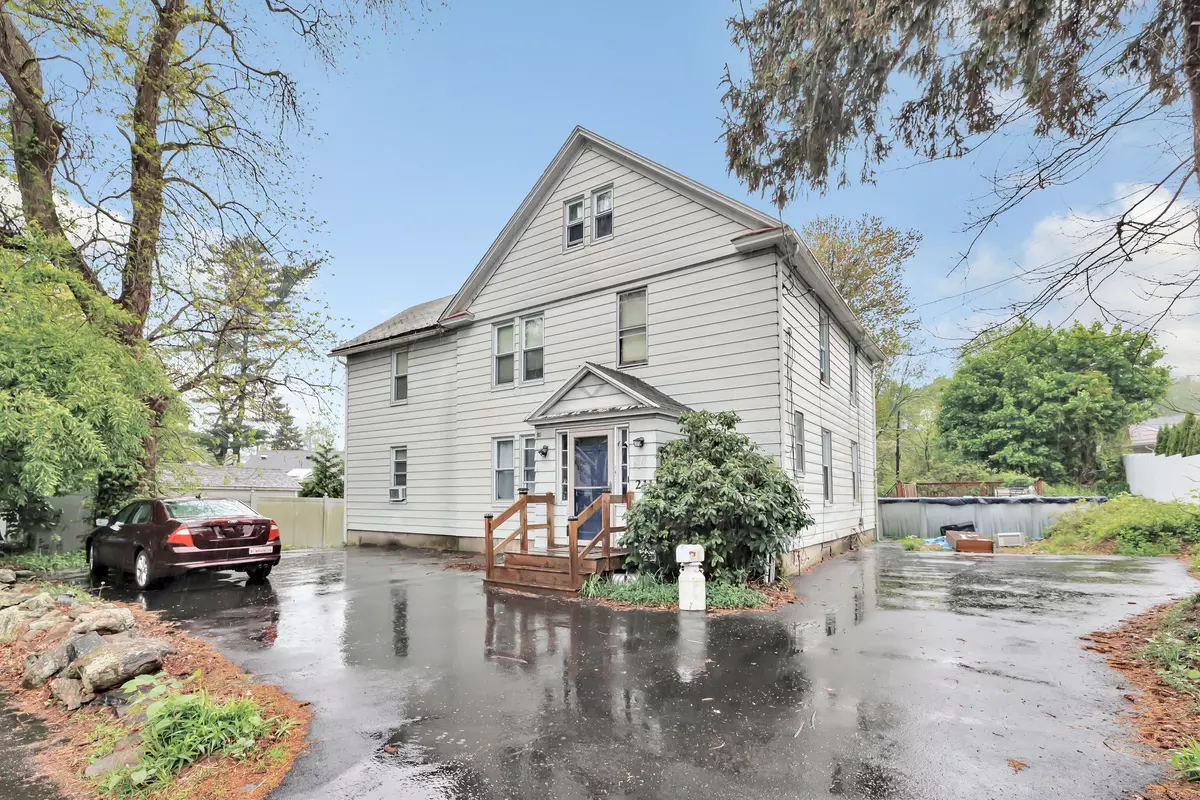 Fairfield, CT 06824,211 High Street
