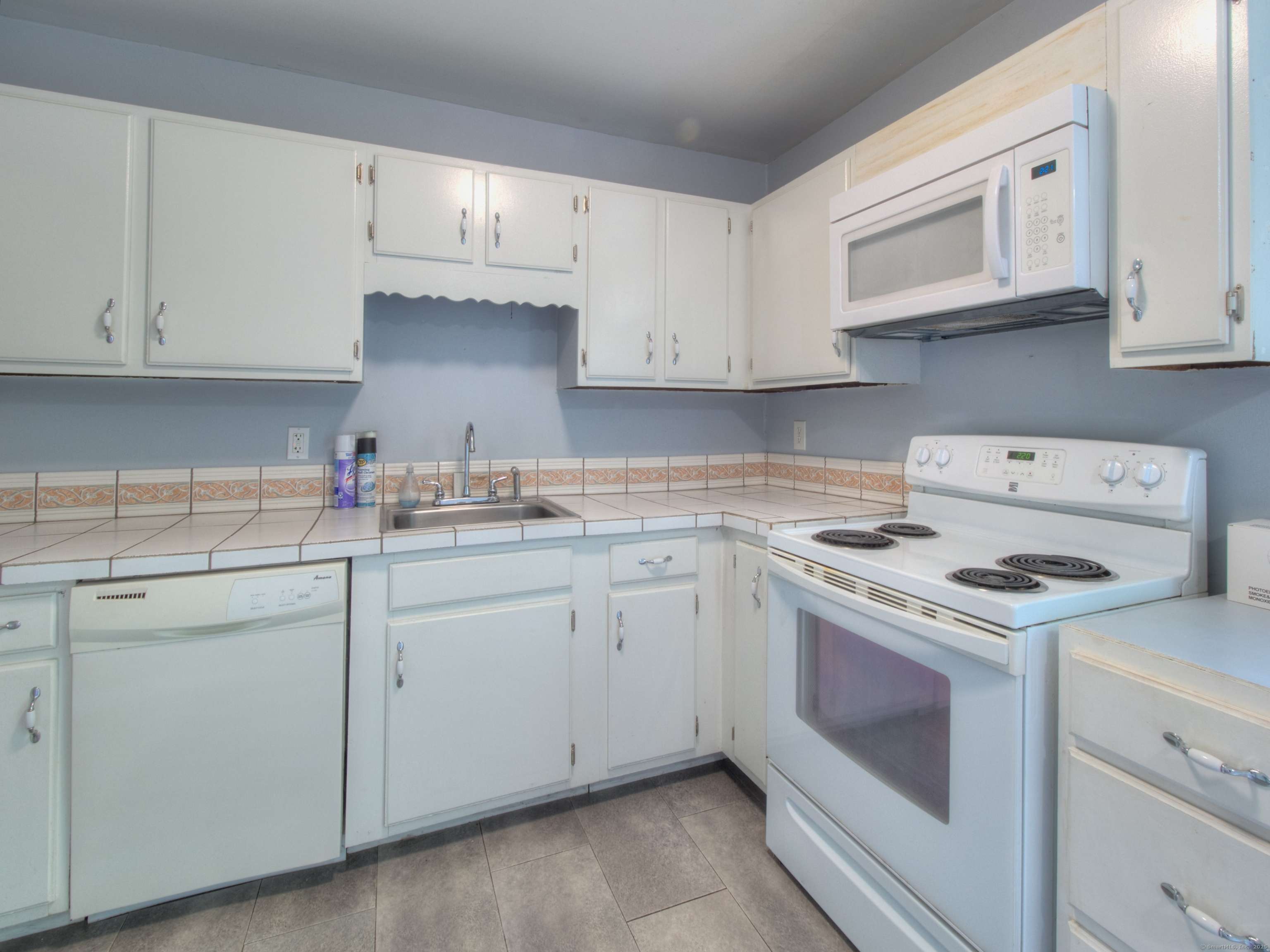 Plainfield, CT 06374,102 Canterbury Road #F