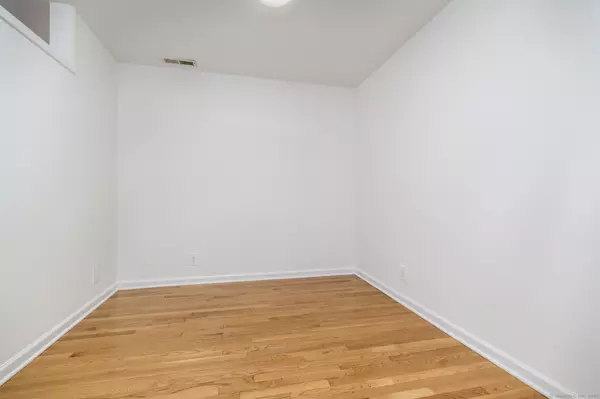 Stamford, CT 06902,37 Greenwich Avenue #APT 1-2
