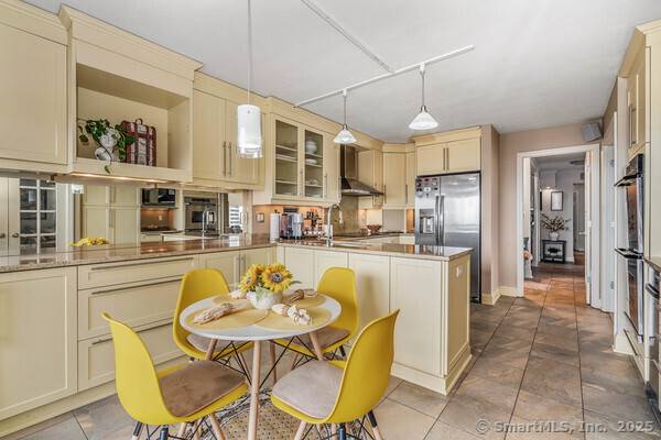 Hartford, CT 06103,1 Gold Street #17D&E