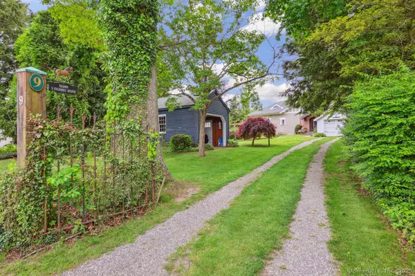 East Lyme, CT 06357,9 Columbus Avenue