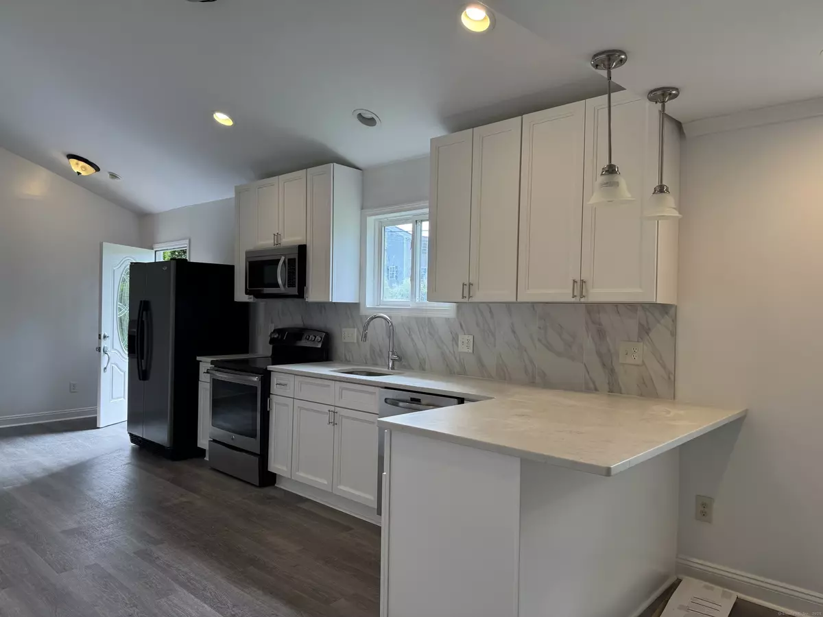 West Haven, CT 06516,39 Medford Street