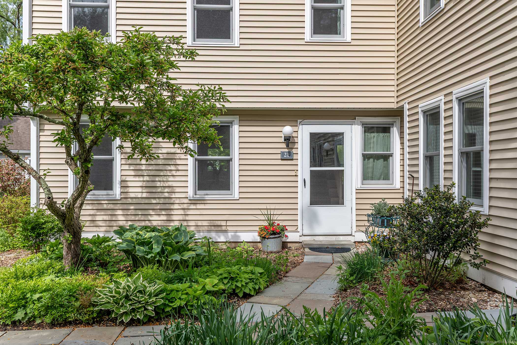 Salisbury, CT 06068,87 Canaan Road #APT 2F