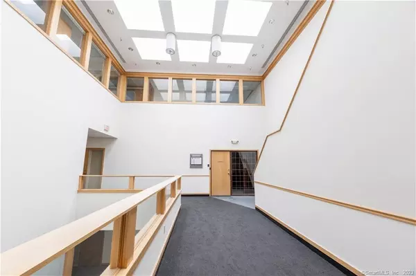 Cheshire, CT 06410,286 Maple Avenue #301