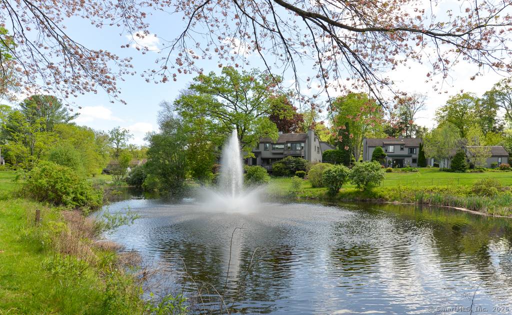 306 Heritage Village #E, Southbury, CT 06488