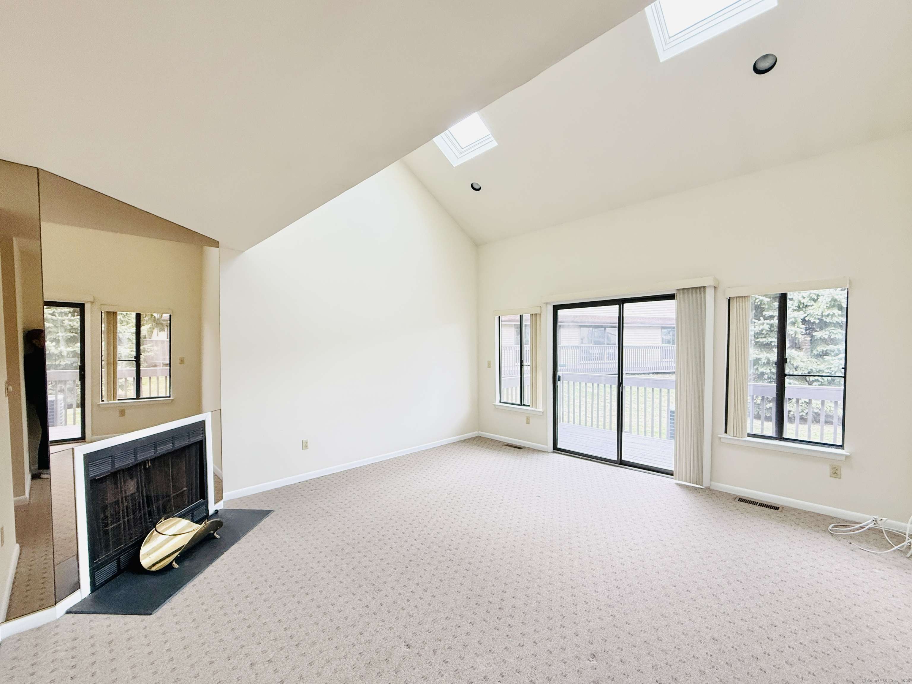 Stamford, CT 06905,2437 Bedford Street #C19