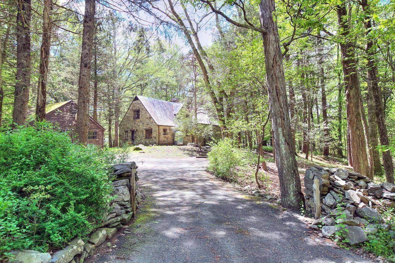 Westport, CT 06880,281 Bayberry Lane