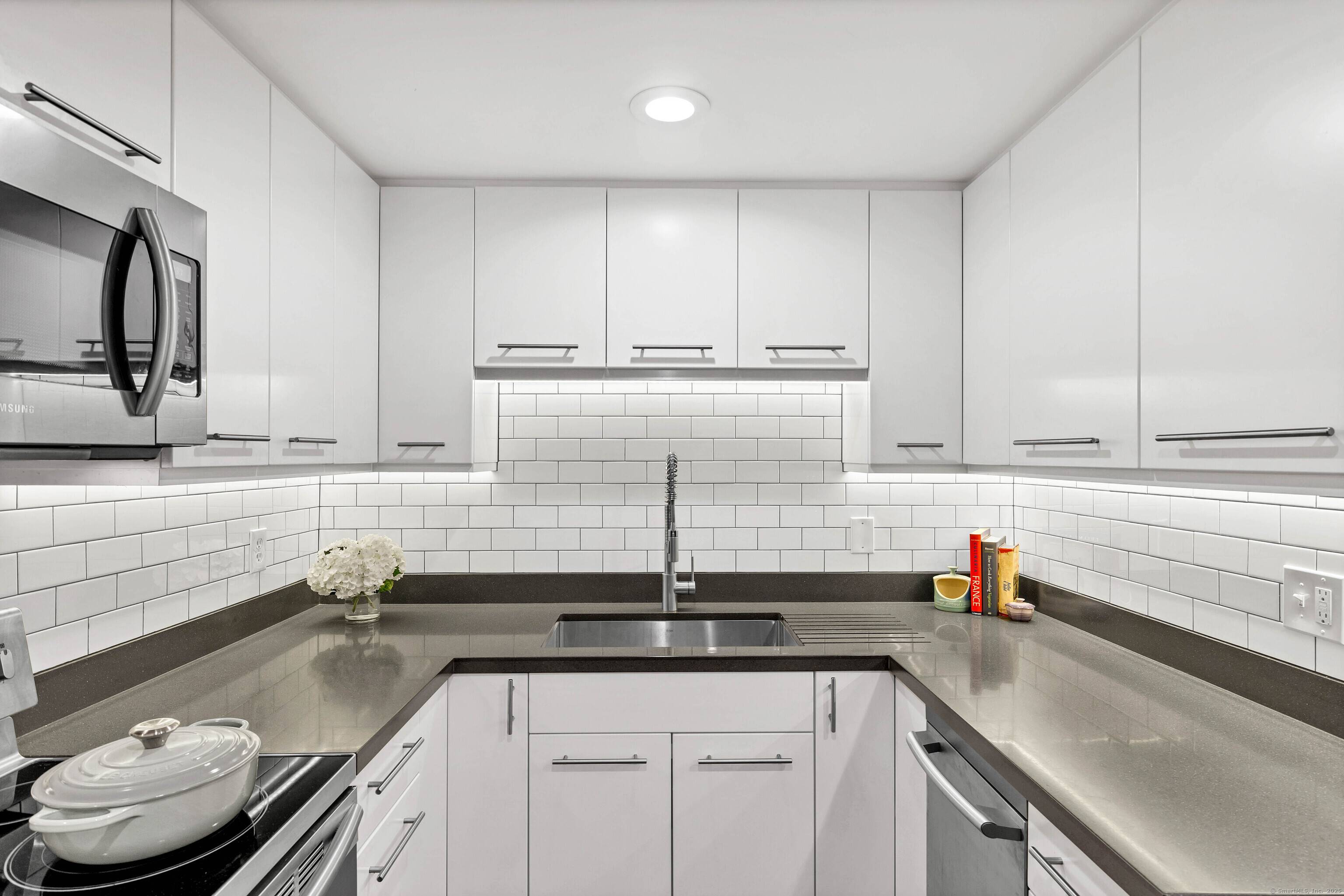 Stonington, CT 06379,4 Coggswell Street #2