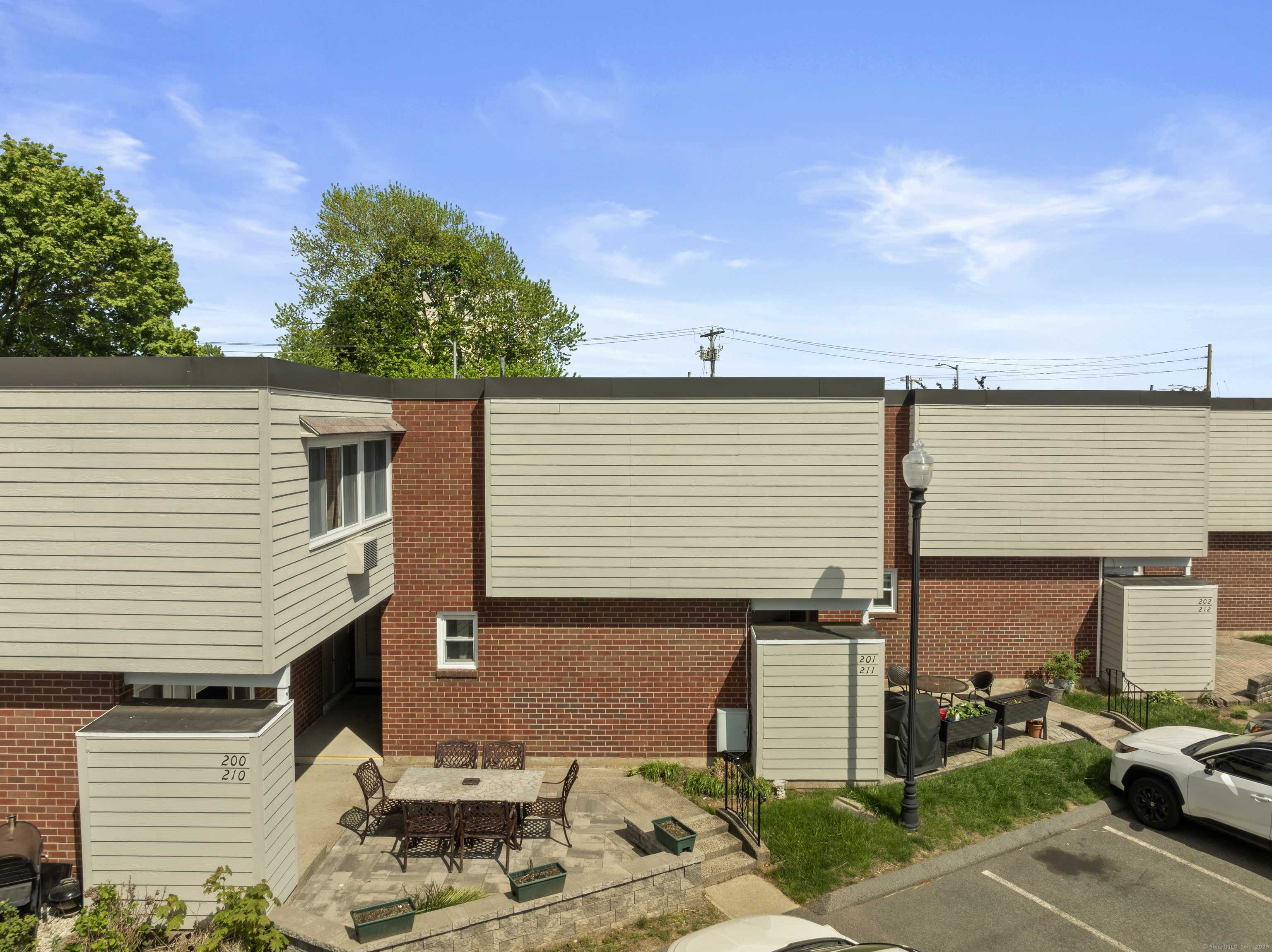West Haven, CT 06516,211 West Walk #211
