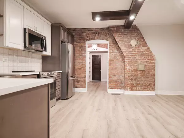 Hartford, CT 06106,2 Park Terrace #1