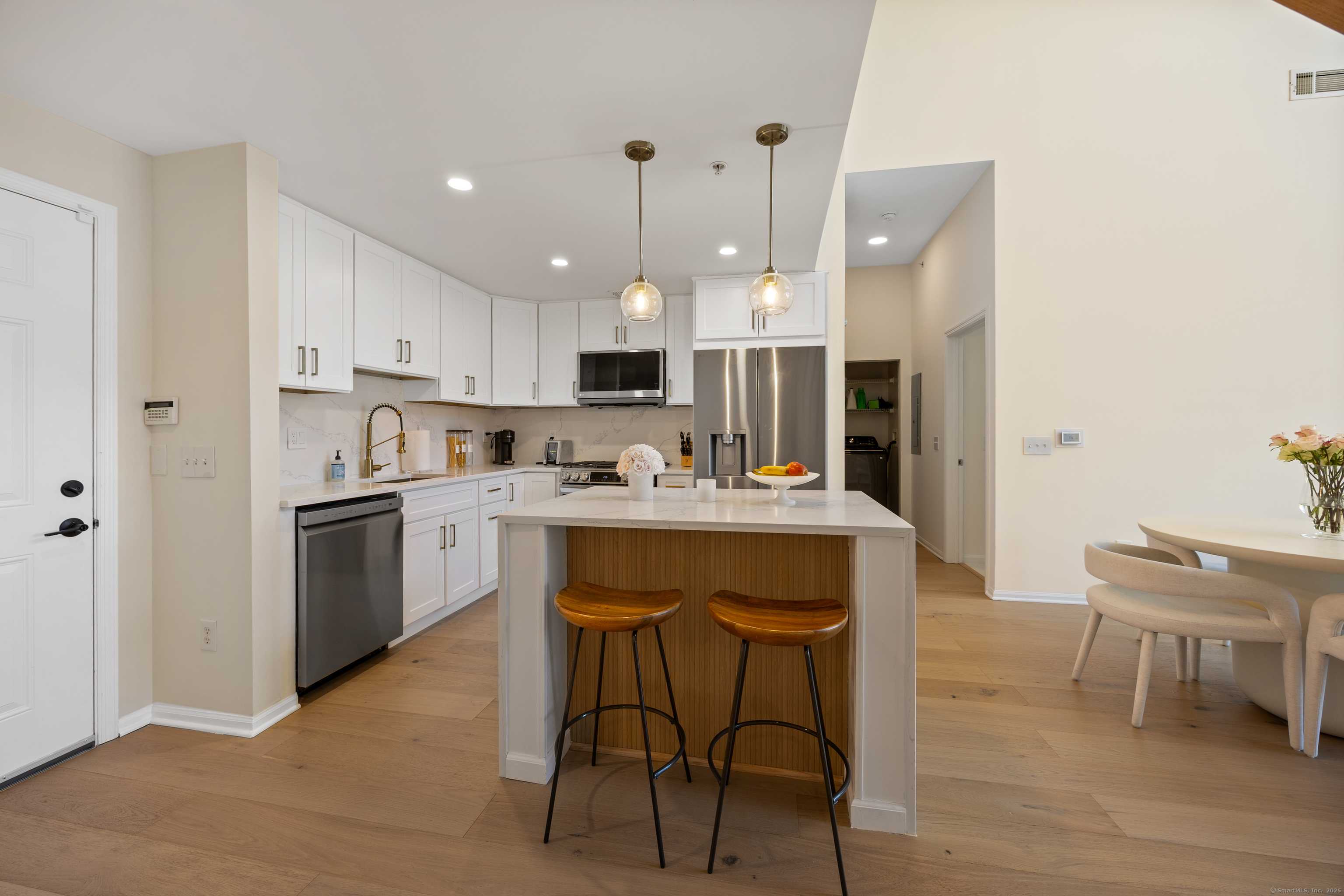 Stamford, CT 06902,850 East Main Street #APT 520