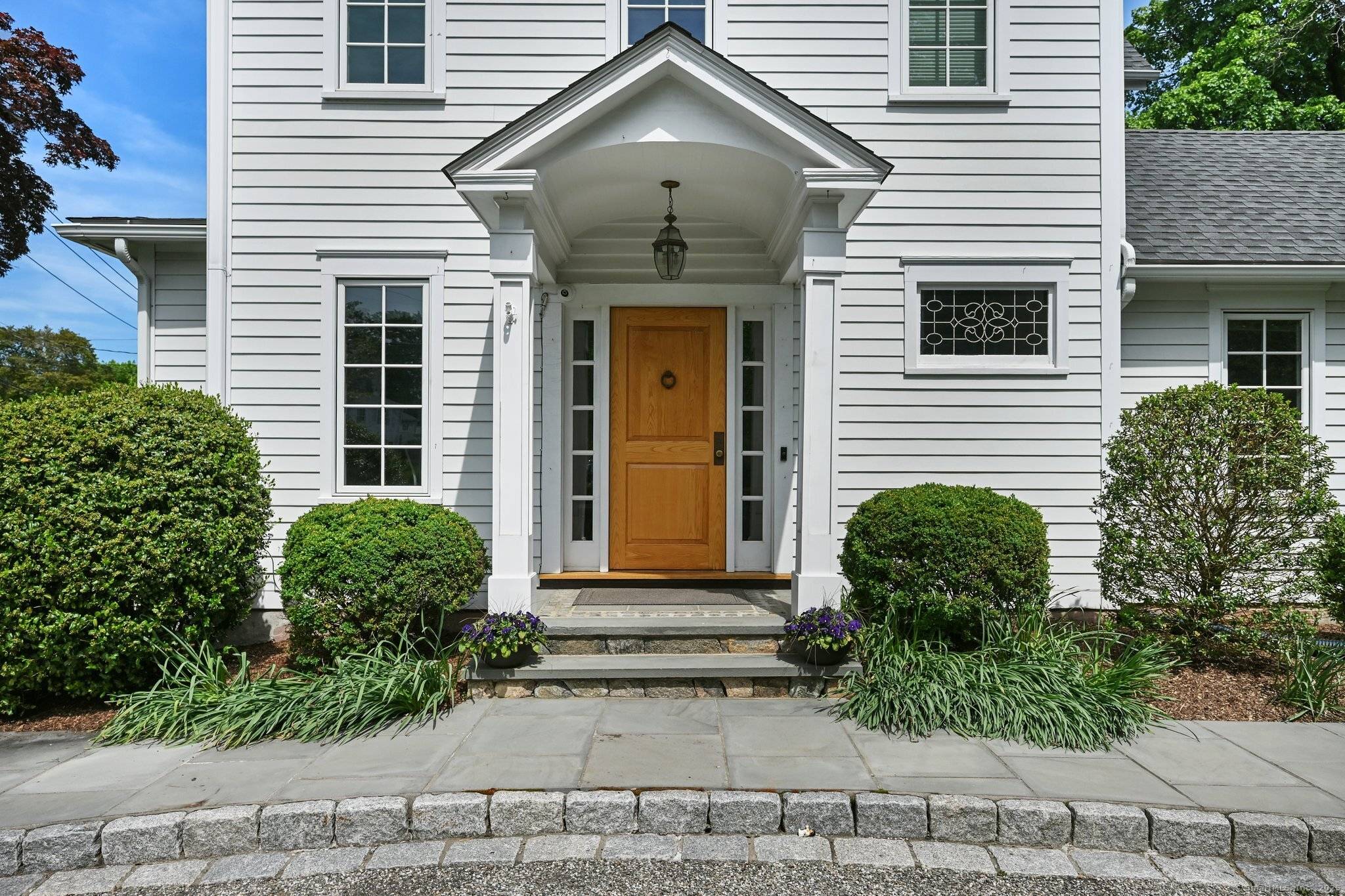 New Canaan, CT 06840,144 South Avenue