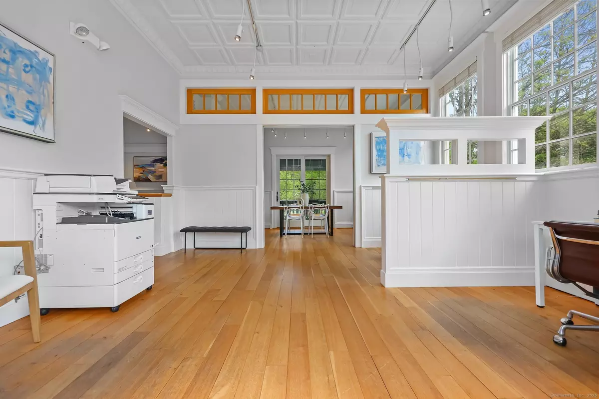 Greenwich, CT 06807,301 Valley Road