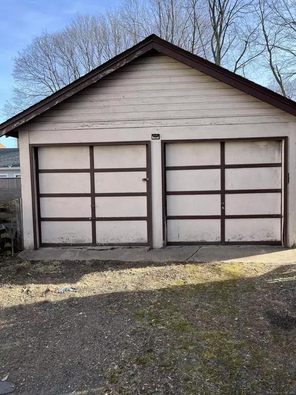Meriden, CT 06450,51 Griswold Street