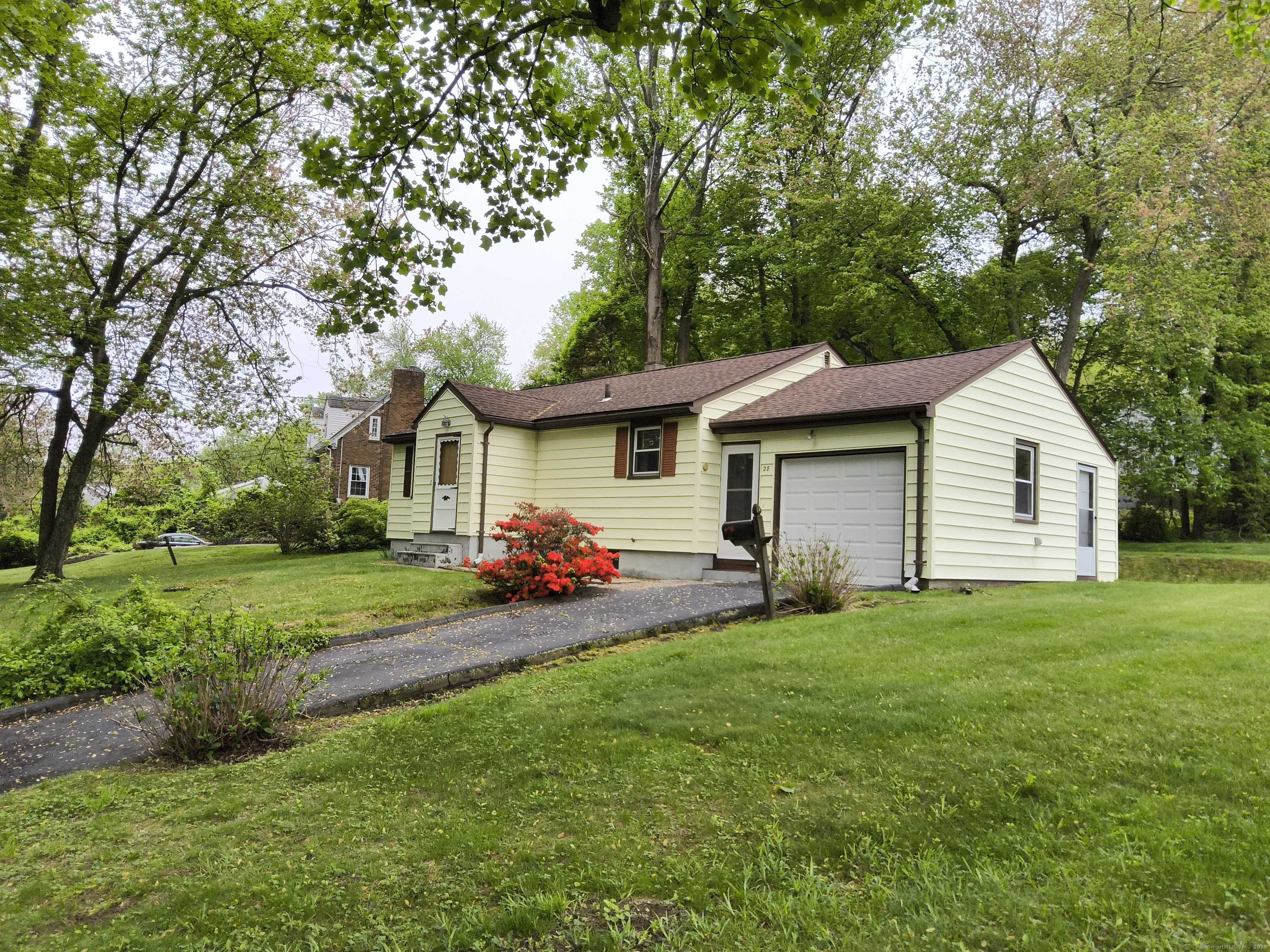 28 Entrance Road, Milford, CT 06460