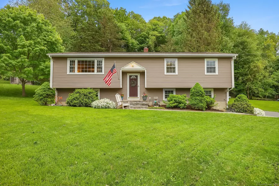 8 Brookview Court, Bethel, CT 06801