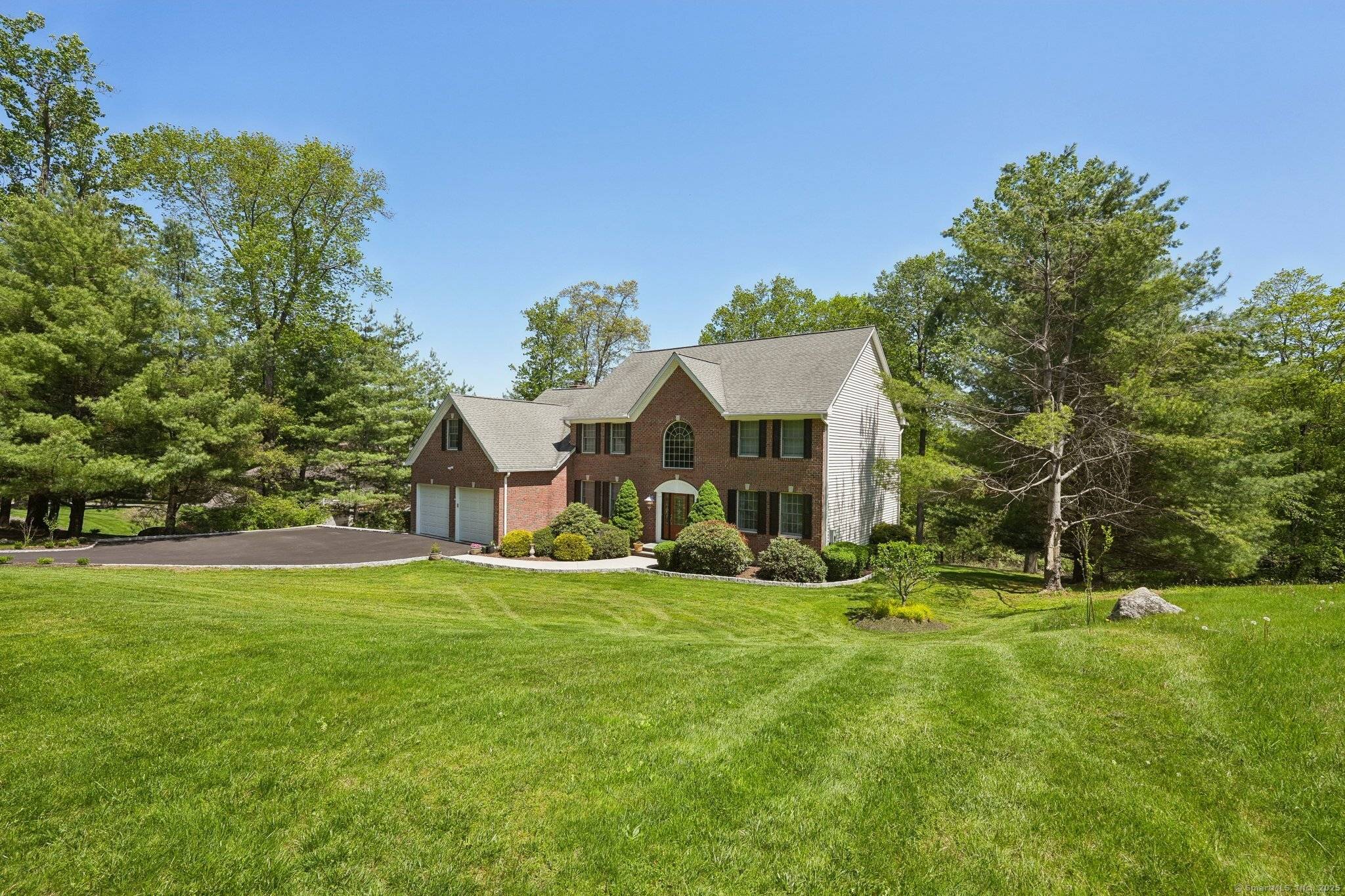 Danbury, CT 06811,2 Logans Way