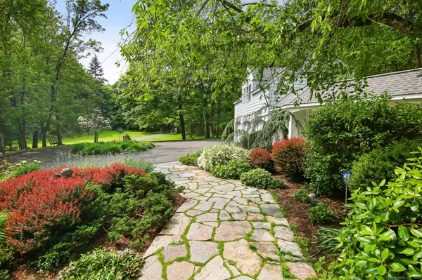 Pound Ridge, NY 10576,27 West Lane