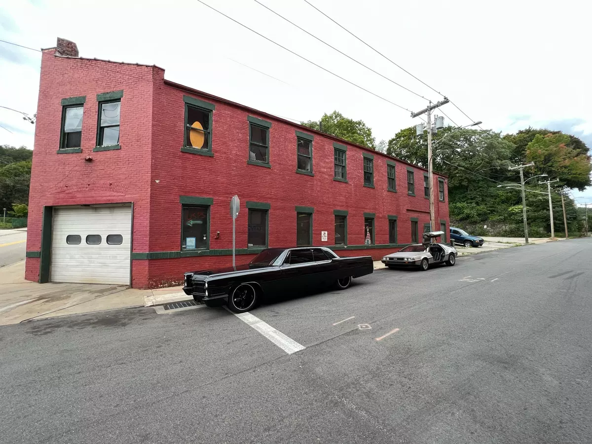 Norwich, CT 06360,4 Willow Street