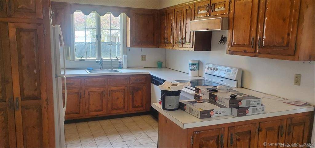 Meriden, CT 06450,31 Bee Street