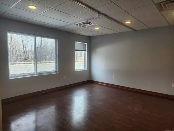 Southbury, CT 06488,1449 Old Waterbury Road #102