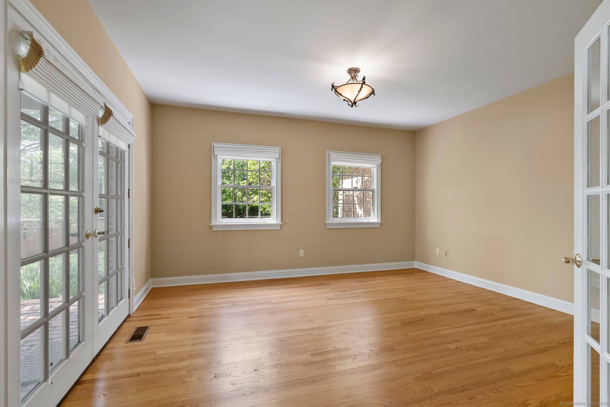 West Hartford, CT 06117,2 Governors Row #2