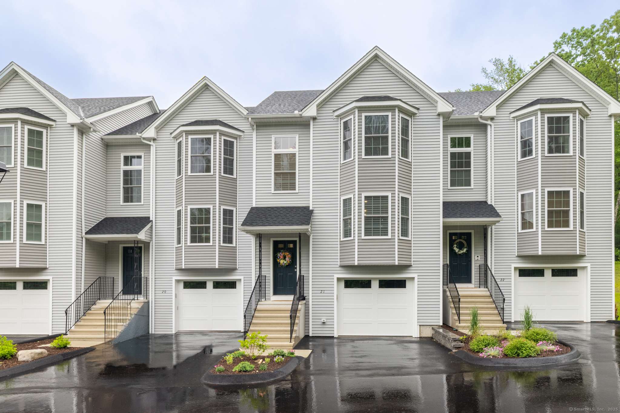21 Summer Brook Way, Seymour, CT 06483