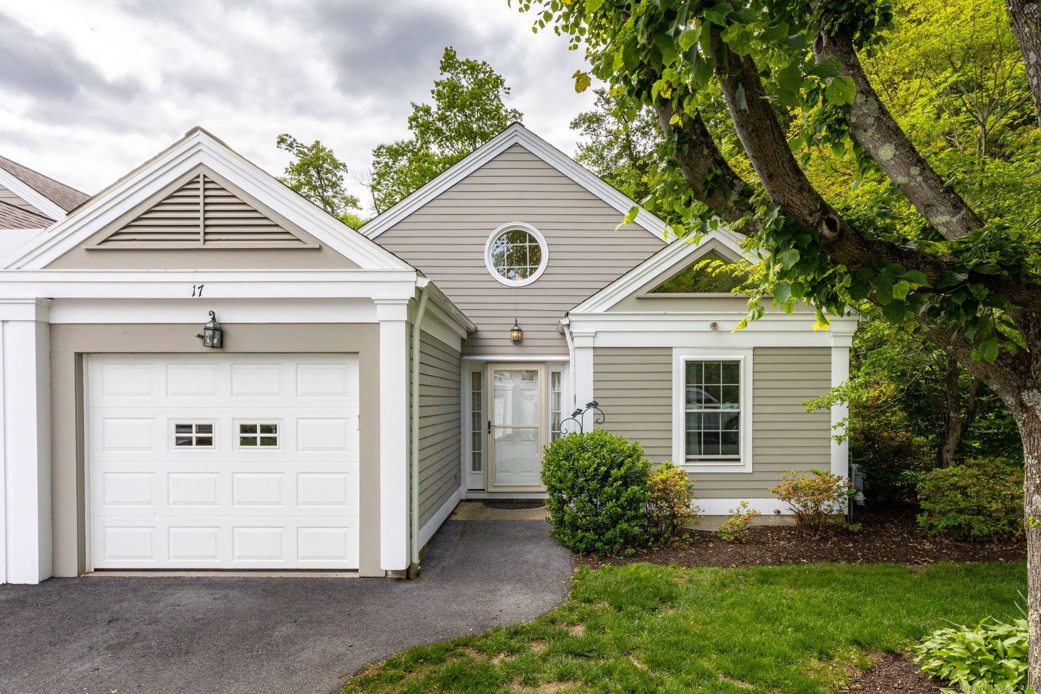 17 Saint George Place #17, Newtown, CT 06482