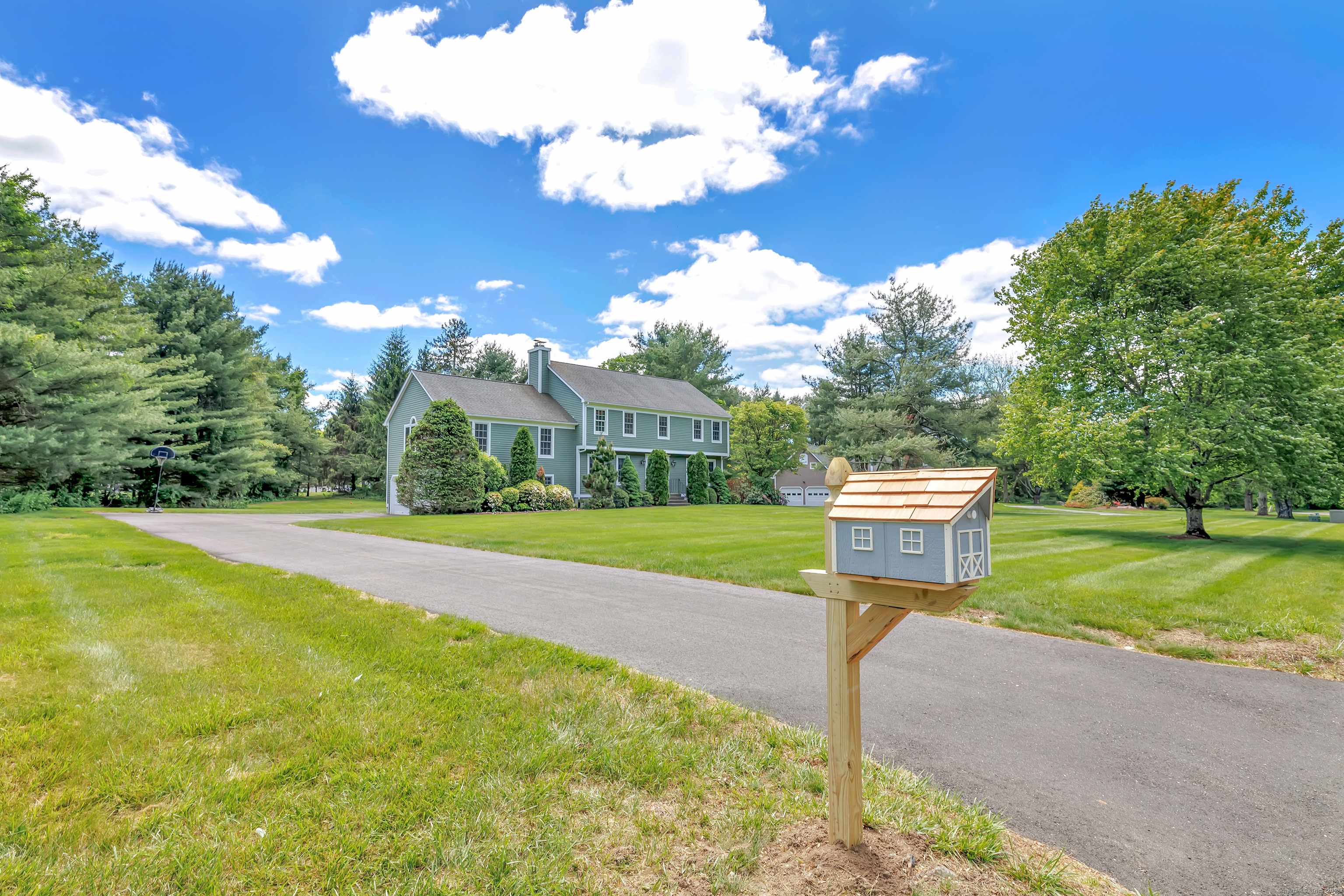 Monroe, CT 06468,22 Woods Row