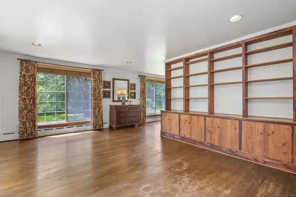 New Canaan, CT 06840,708 Ponus Ridge