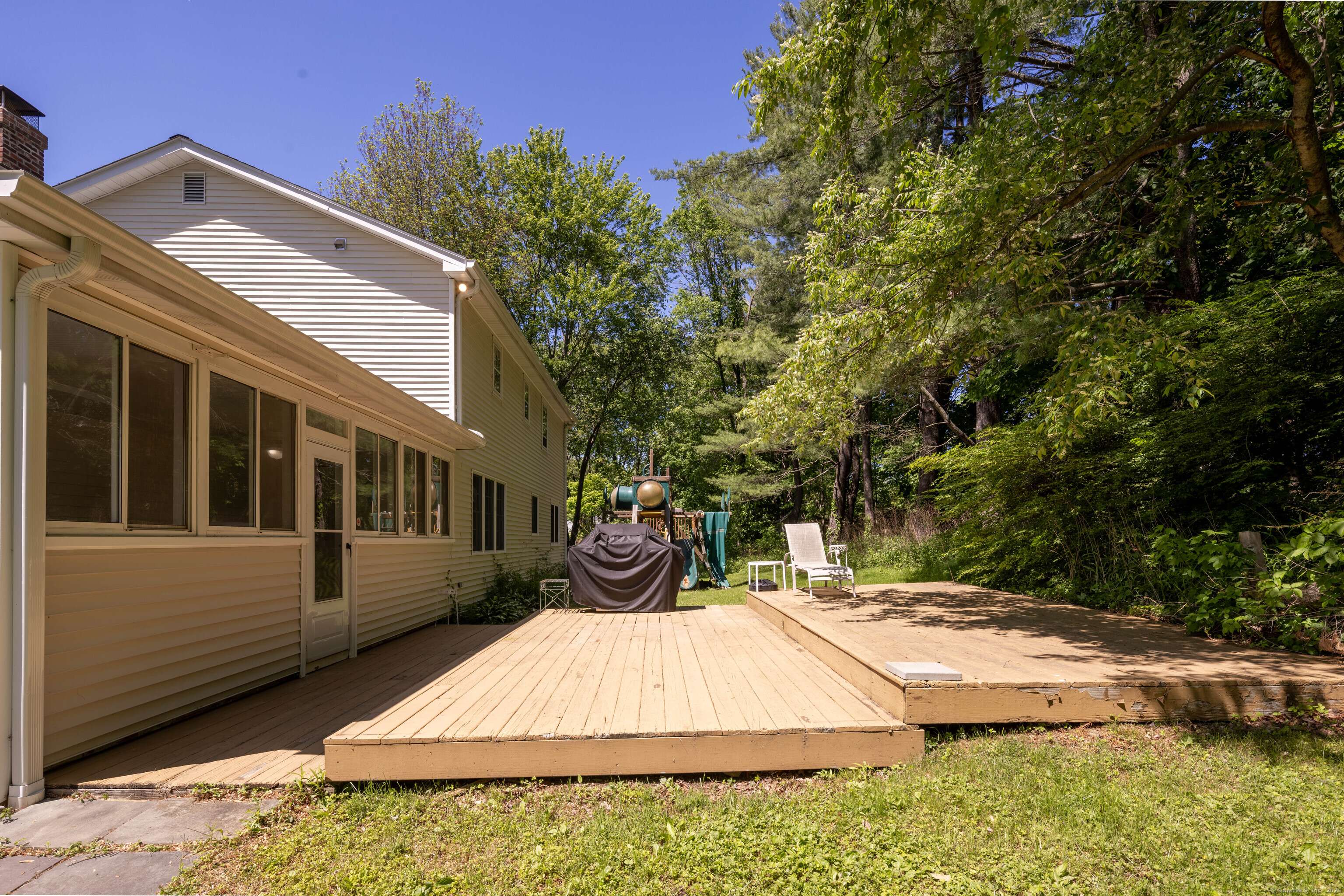 Newtown, CT 06470,11 Ridge Road