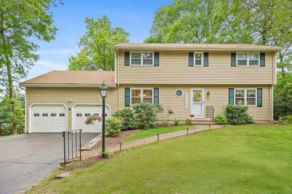 33 Raven Road, Trumbull, CT 06611