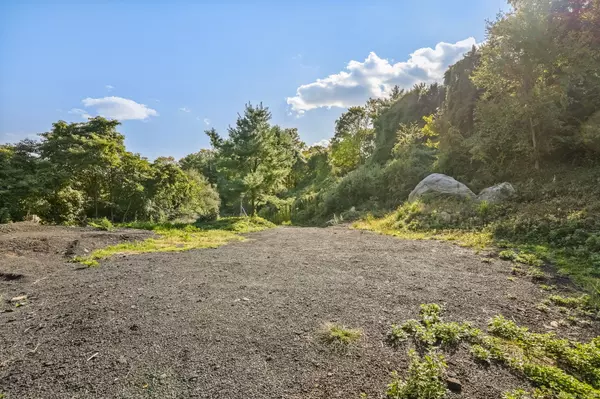 Weston, CT 06883,96 Georgetown Road