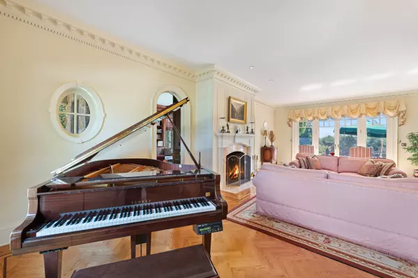 Ridgefield, CT 06877,61 High Ridge Avenue