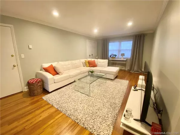 Stamford, CT 06906,409 Glenbrook Road #8-E