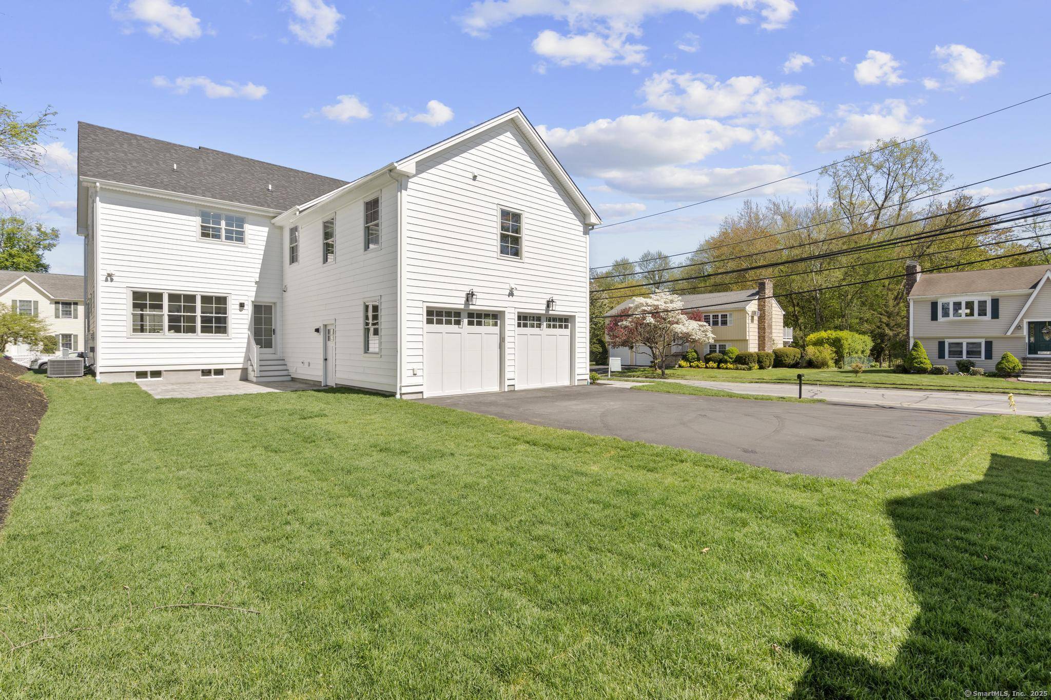 Fairfield, CT 06824,15 Barton Road