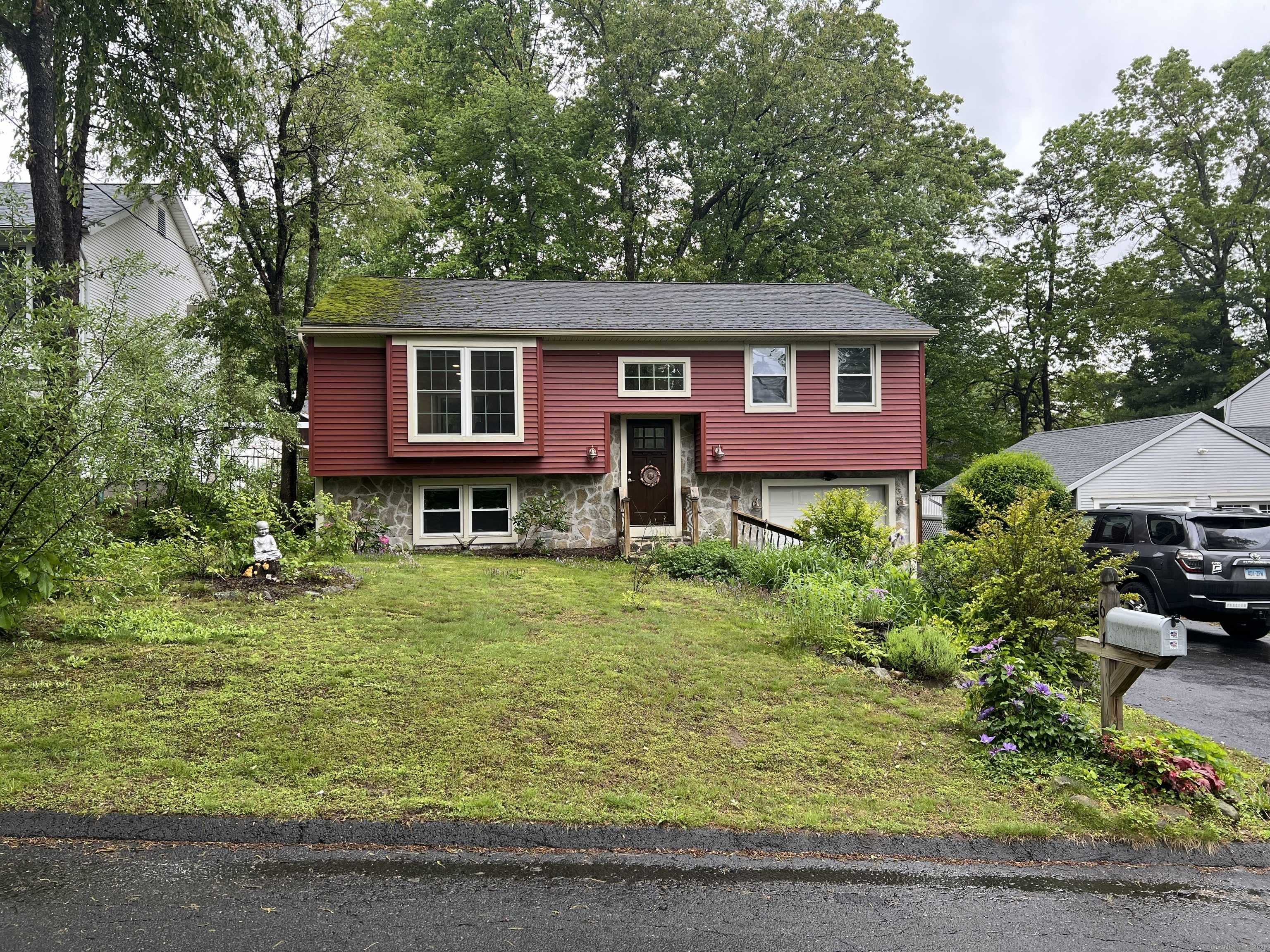 Farmington, CT 06085,61 Litchfield Road