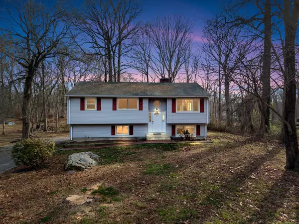 Old Lyme, CT 06371,13 Victoria Lane