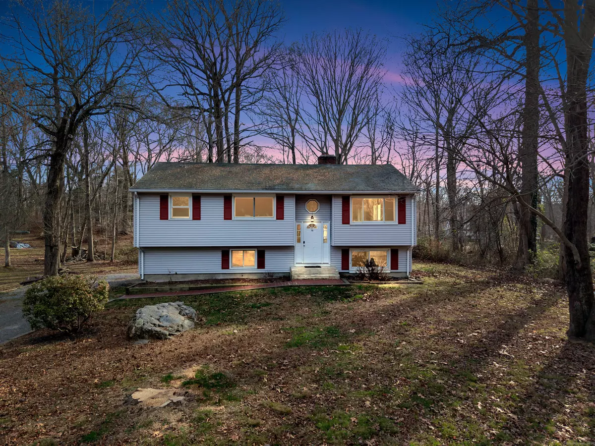 Old Lyme, CT 06371,13 Victoria Lane