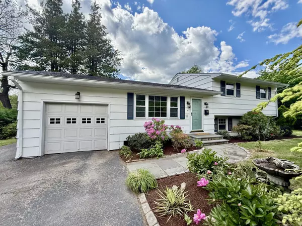 12 Sugar Plum Lane, Fairfield, CT 06824